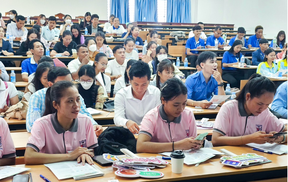 សិក្ខាសាលាមួយស្តីពីការបណ្តុះបណ្តាលគ្រូបង្រៀនកម្រិតបឋមសិក្សា នៅវិទ្យាស្ថានគរុកោសល្យបាត់ដំបង